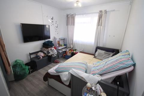 2 bedroom maisonette for sale - Kingshill Avenue, Hayes