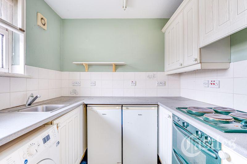 Millstream Close, Palmers Green, N13 1 bed apartment £225,000