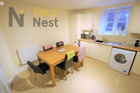 6 bedroom terraced house to rent, Newport Mount, Headingley, Leeds, LS6 3BD