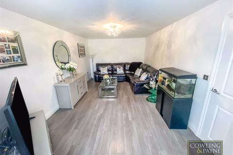 16 Bowers Close, Pitsea, Basildon, SS13 2EP