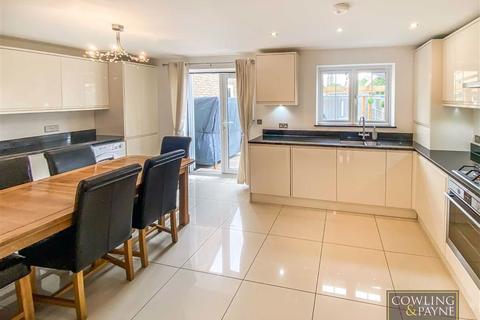 16 Bowers Close, Pitsea, Basildon, SS13 2EP