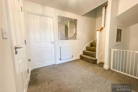 16 Bowers Close, Pitsea, Basildon, SS13 2EP