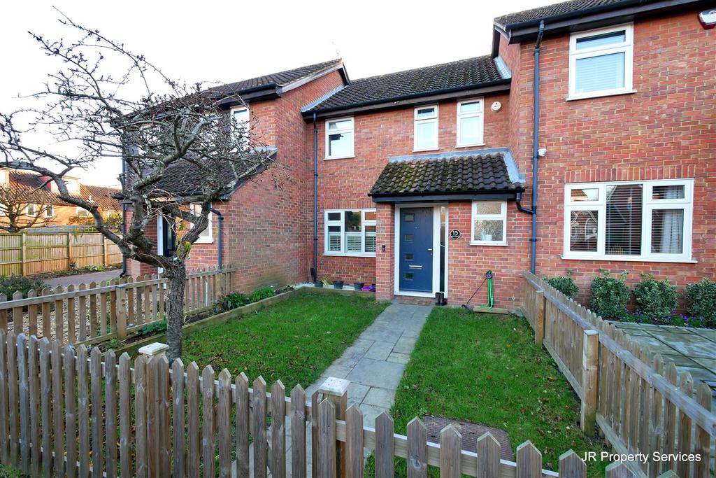 Hollyfields, Turnford, Broxbourne 3 bed terraced house £415,000