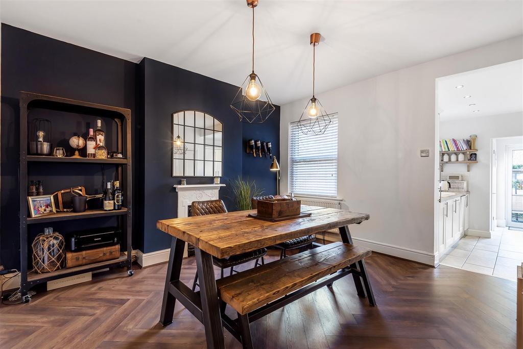 Goodchild Road, Wokingham, Berkshire, RG40 2EN 3 bed semidetached