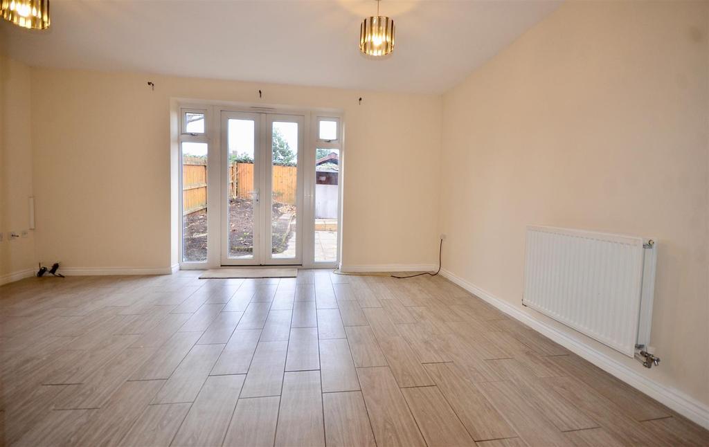 Dragon Rise, Norton Fitzwarren, Taunton 3 bed semidetached house £