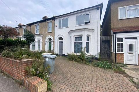 5 bedroom house to rent - Albany Road, London, E12