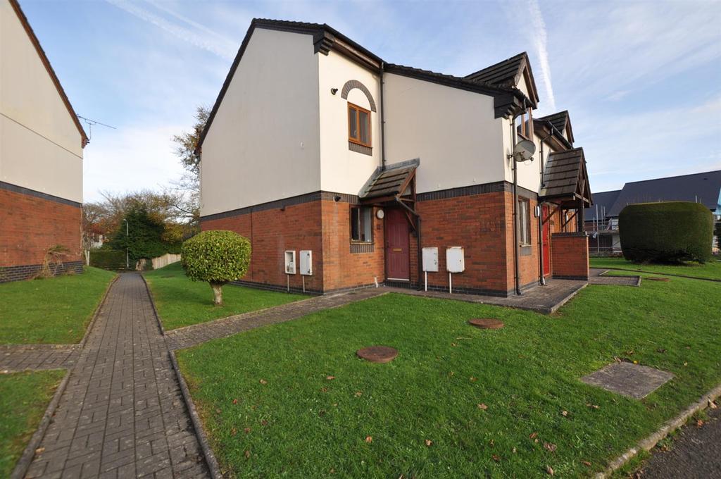 104 Waun Burgess, Carmarthen 2 bed flat £110,500