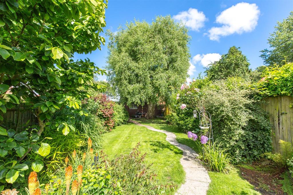 Harcourt Road, Uckfield 5 bed semidetached house £625,000