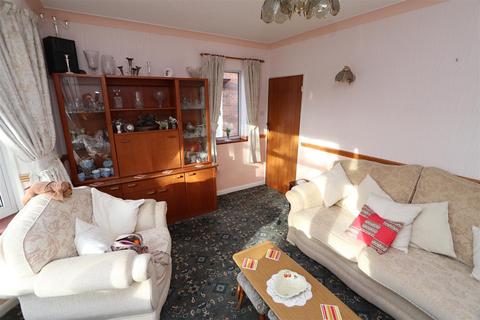 18 Beech Avenue, Stretton, Burton-on-trent, DE13 0DT