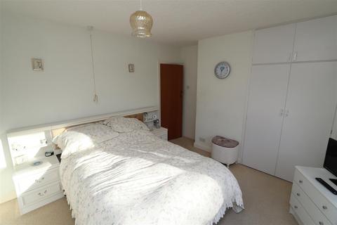 18 Beech Avenue, Stretton, Burton-on-trent, DE13 0DT