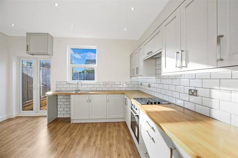 32 Coach Road, Wakefield, WF1 3EZ
