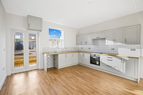 32 Coach Road, Wakefield, WF1 3EZ