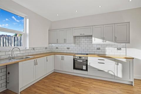 32 Coach Road, Wakefield, WF1 3EZ