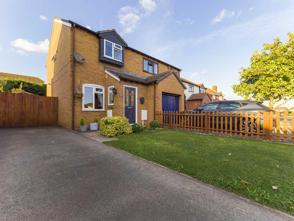 Campion Drive, Malvern, Worcestershire, WR14 2 bed semidetached house