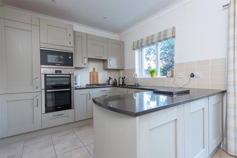4 Edgemoor Road, Frimley, Camberley, GU16 9QY