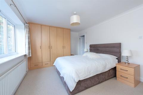 4 Edgemoor Road, Frimley, Camberley, GU16 9QY