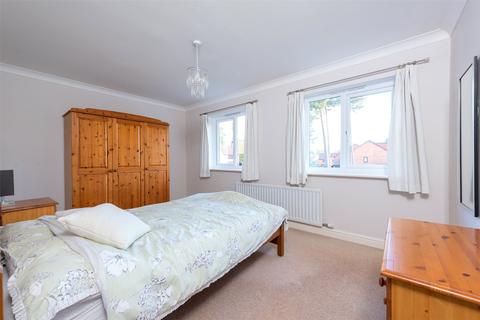 4 Edgemoor Road, Frimley, Camberley, GU16 9QY