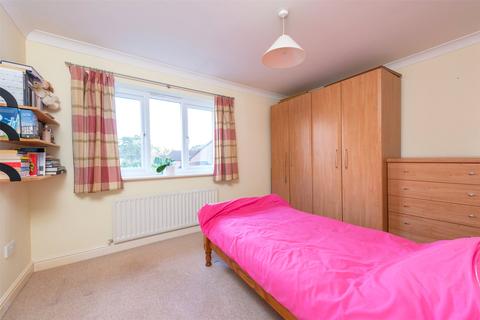 4 Edgemoor Road, Frimley, Camberley, GU16 9QY
