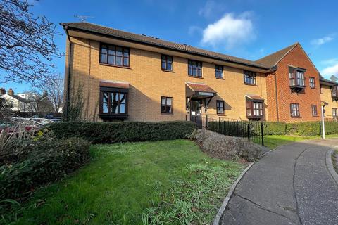 2 bedroom flat for sale - Carisbrooke Lodge, Hilltop Close, Rayleigh,  SS6 7TP