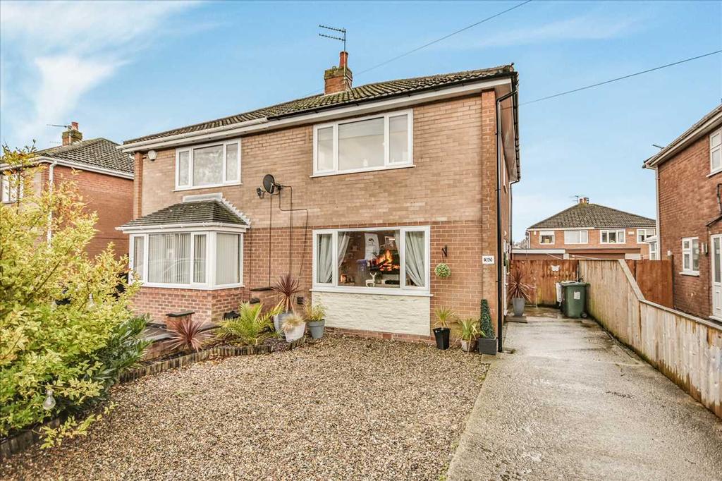 Briar Avenue, Euxton, Chorley 3 bed semidetached house £190,000