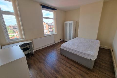 4 bedroom terraced house to rent, Kippax Street, M14 7NF