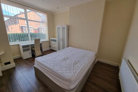 4 bedroom terraced house to rent, Kippax Street, M14 7NF