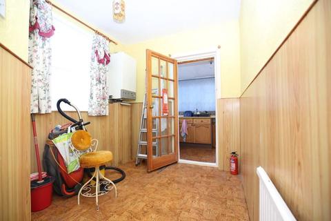 2 bedroom bungalow for sale - Avon Road, Midanbury, Southampton, Hampshire, SO18 4FQ