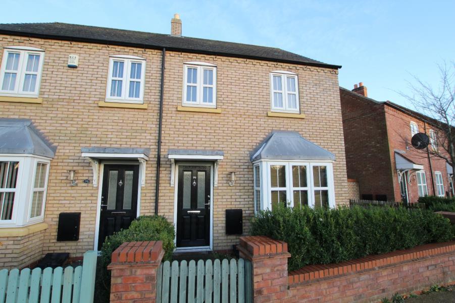 SHINEWATER PARK, KINGSWOOD, HU7 3DN 3 Bed End Of Terrace House - £750 ...