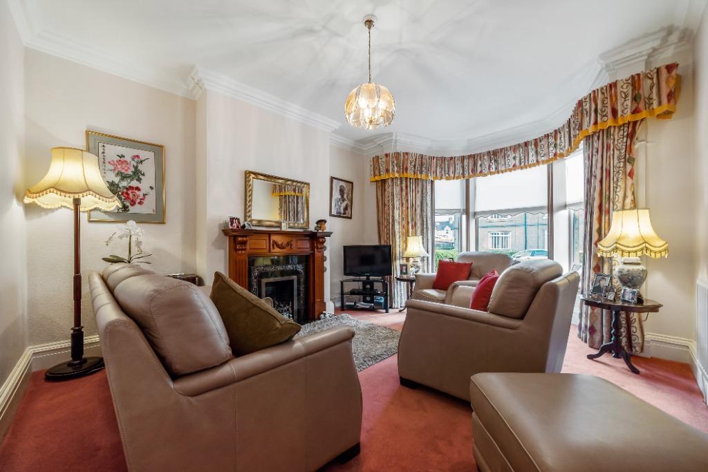 Millar Place, Riverside, Stirling, FK8 1XB 4 bed terraced house £320,000