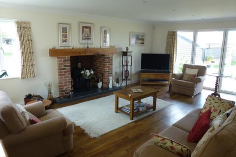 5 bedroom detached house to rent, Dairy Close, Hollesley, IP12