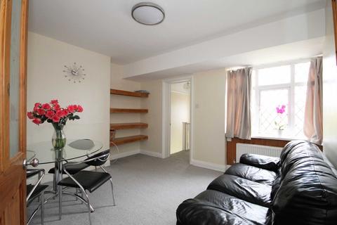 2 bedroom maisonette to rent, Tudor Drive, Morden