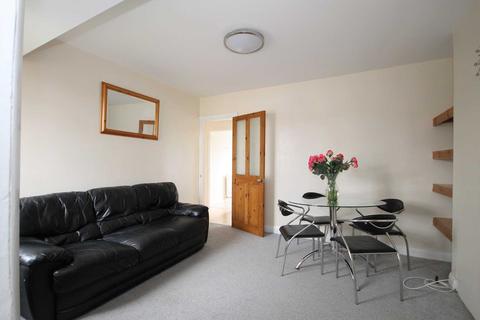 2 bedroom maisonette to rent, Tudor Drive, Morden