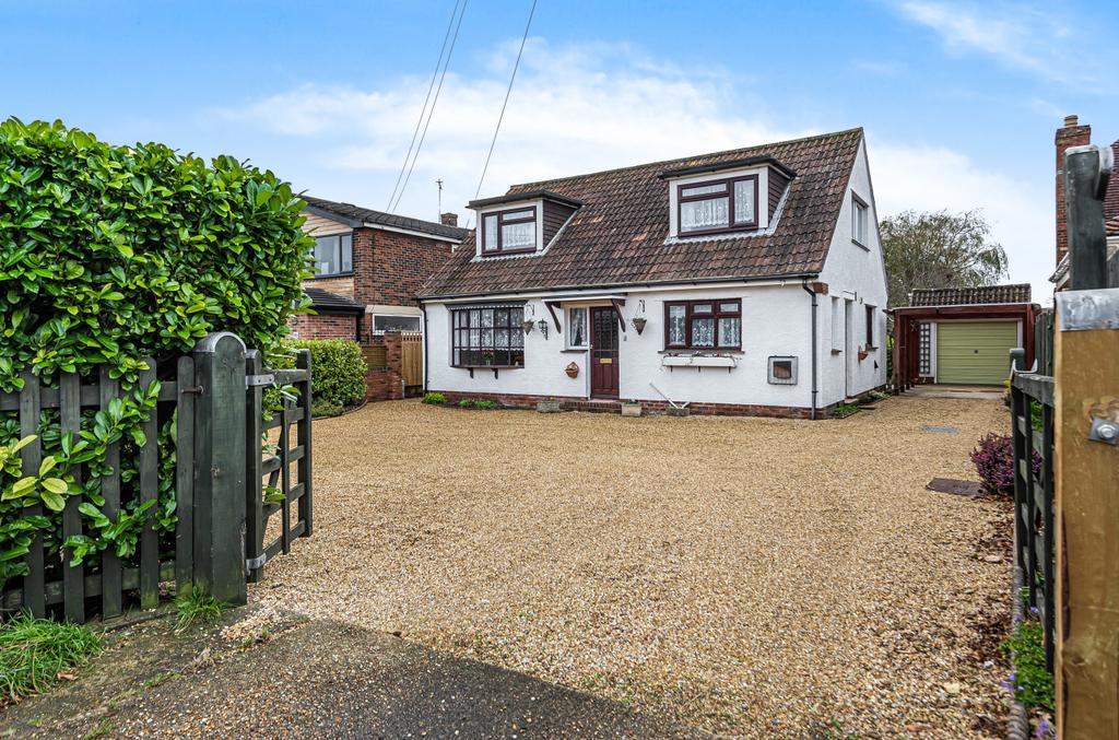 Hunts Pond Road, Park Gate, Southampton, Hampshire, SO31 4 bed detached