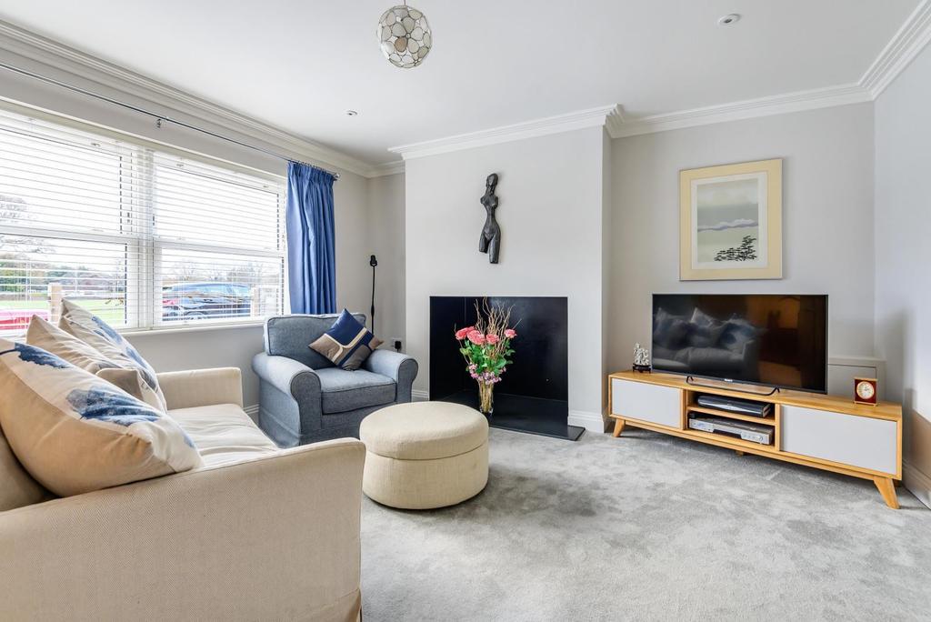 Peat Common, Elstead, Godalming, GU8 4 bed detached house £750,000