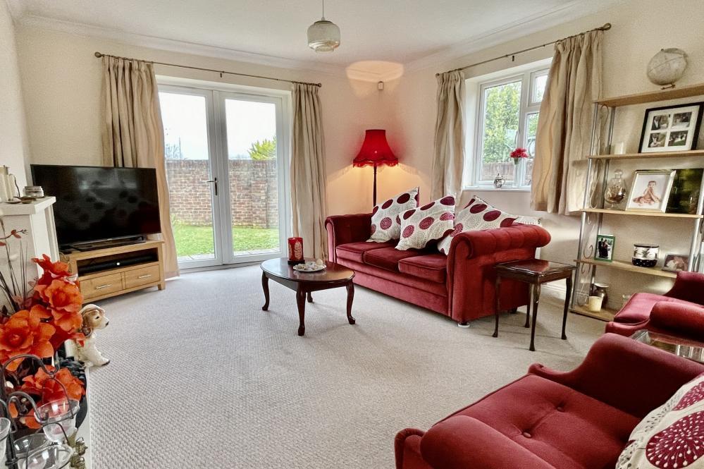 Hightown Road, Hightown, Ringwood, BH24 1NP 3 bed detached house for