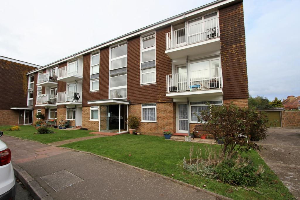 Dorchester Gardens, Worthing, BN11 2 bed apartment £250,000