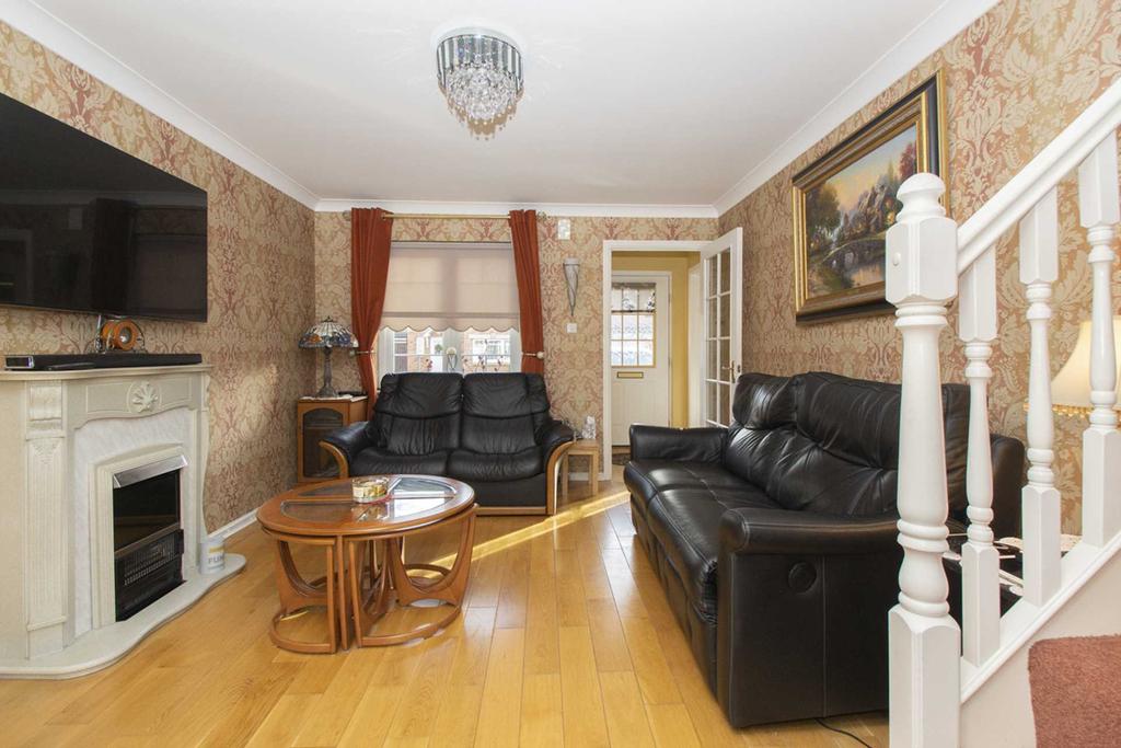 Jean Armour Drive, Kilmarnock 3 bed semidetached house £175,000