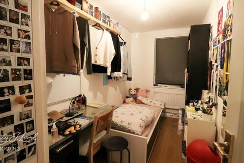 3 bedroom maisonette for sale, Singleton Close, London