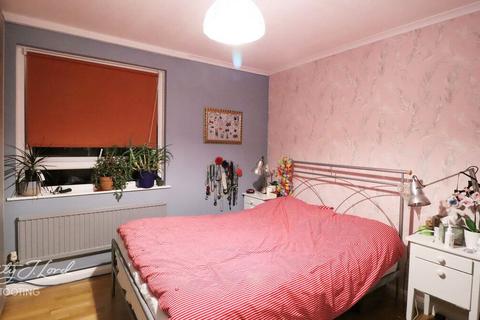 3 bedroom maisonette for sale, Singleton Close, London