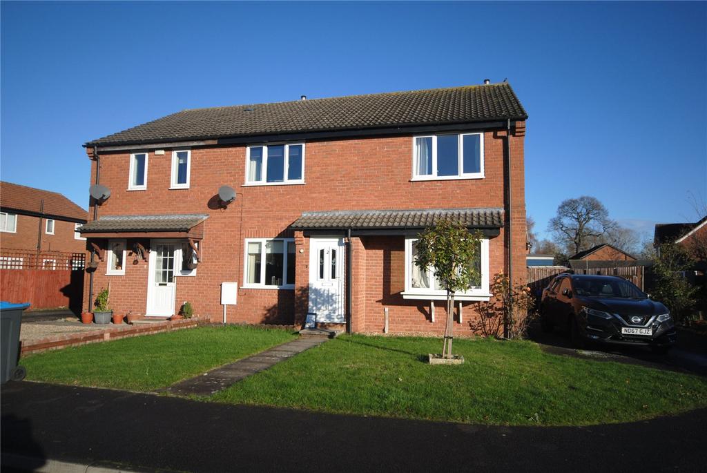Easby Close, Bedale, DL8 2 bed terraced house £160,000