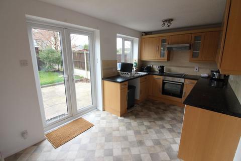 3 bedroom semi-detached house to rent, Oakham Drive, Selston