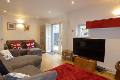 Wren Cottage, 2 Walkmill, Dobcross, Oldham, OL3 5BU