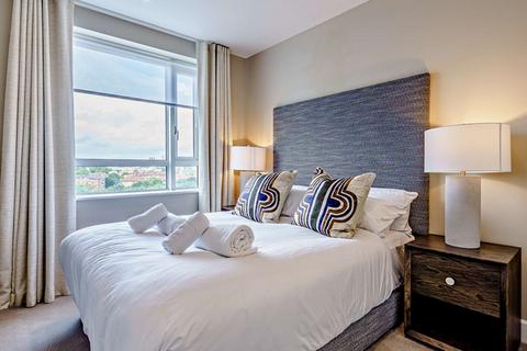 2 bedroom flat to rent, Circus Apartments E14
