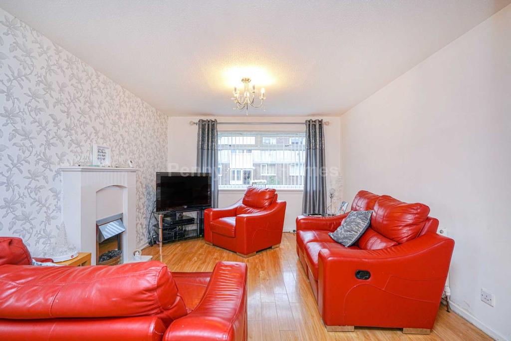 York Way, Renfrew 3 bed end of terrace house £125,000