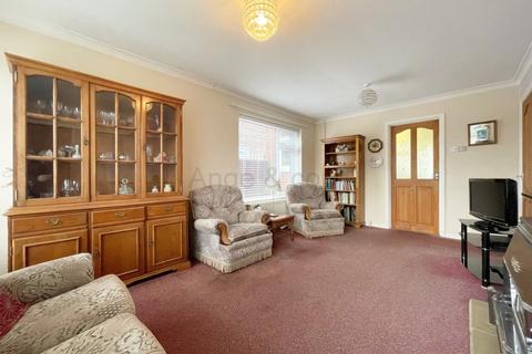 76 Broadwaters Road, Lowestoft, NR33 9HS