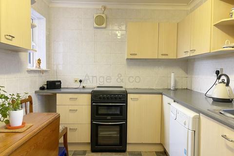 76 Broadwaters Road, Lowestoft, NR33 9HS