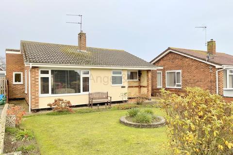 76 Broadwaters Road, Lowestoft, NR33 9HS