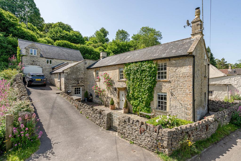 West Kington, Wiltshire 5 bed detached house £1,100,000