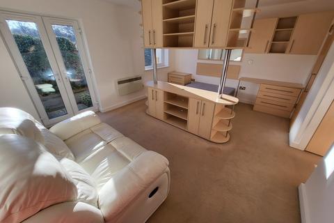 Studio to rent, Castle Lane West, Bournemouth