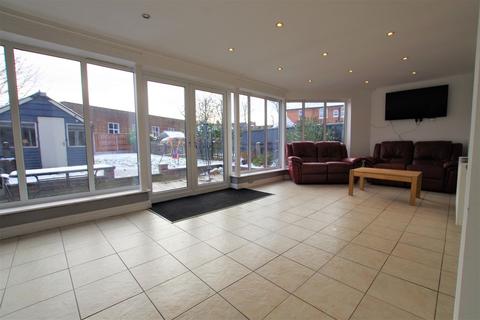 29 Harvey Place, Uttoxeter, ST14 7AJ